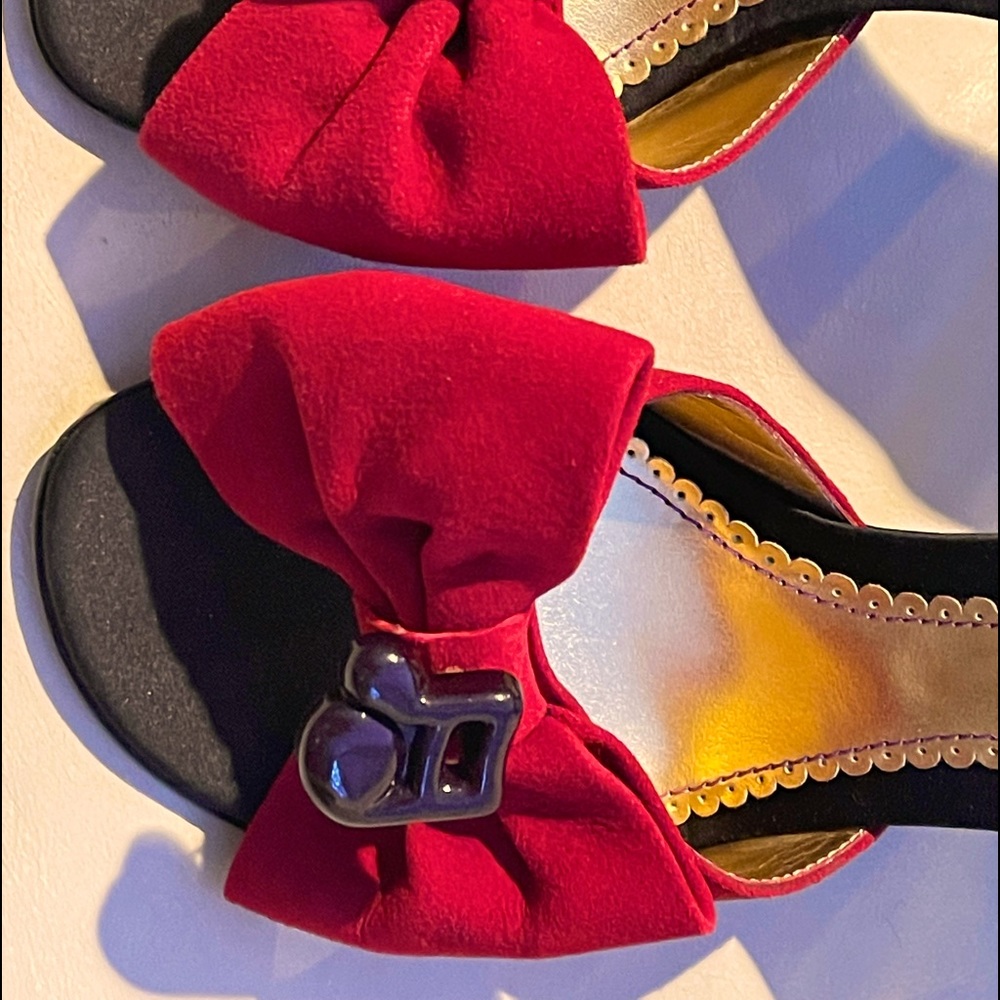 Hale Bob ALTERED Music note embellished heels 7.5